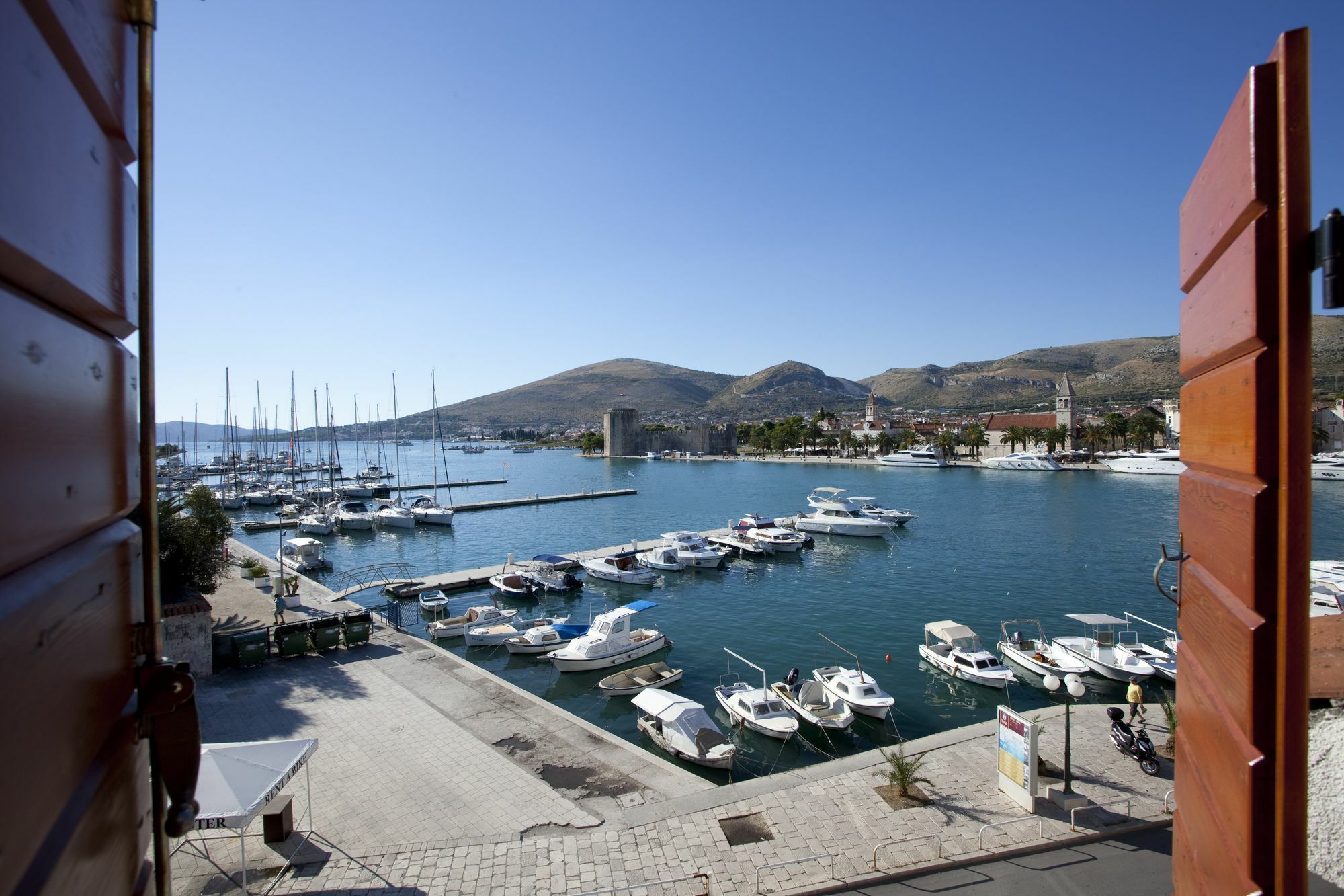 Apartments Riva Trogir Eksteriør billede